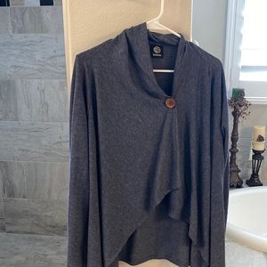 Fun light grey blue Bobeus top